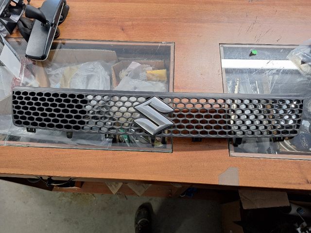 bontott SUZUKI SWIFT III Hűtőrács