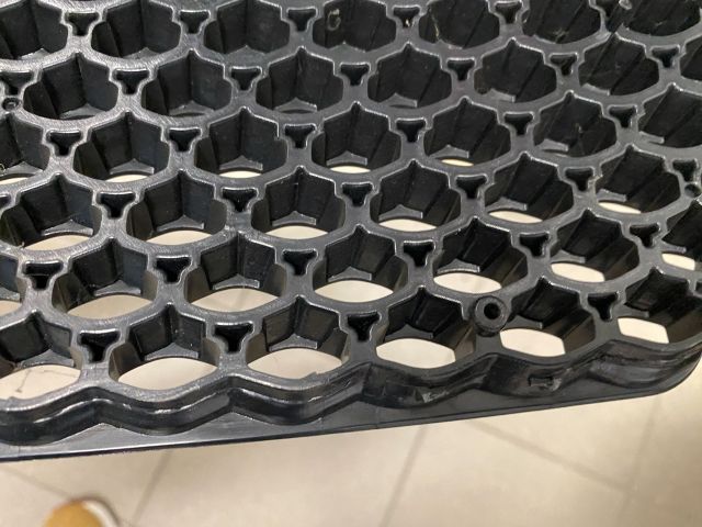 bontott SUZUKI SWIFT III Hűtőrács