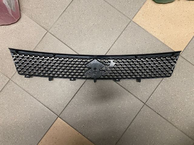 bontott SUZUKI SWIFT III Hűtőrács