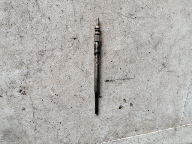 bontott SUZUKI SWIFT III Izzító/Gyújtó Gyertya