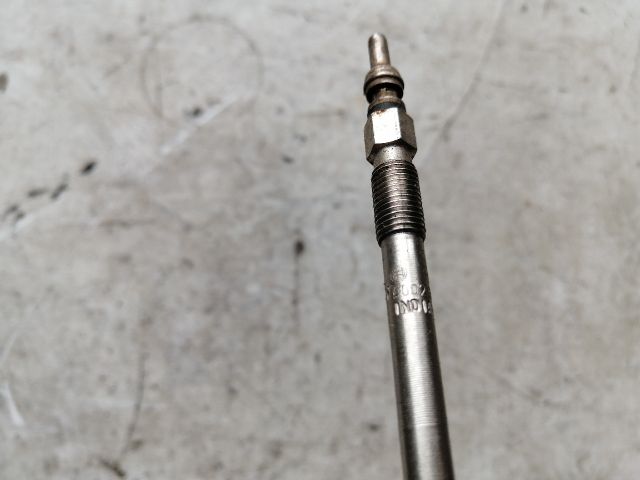 bontott SUZUKI SWIFT III Izzító/Gyújtó Gyertya