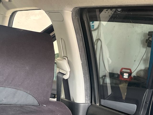 bontott SUZUKI SWIFT III Jobb B Oszlop Burkolat