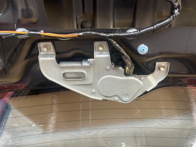 bontott SUZUKI SWIFT III Jobb C Oszlop Burkolat