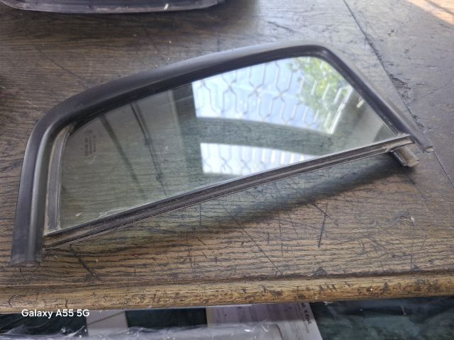 bontott SUZUKI SWIFT III Jobb C Oszlop Oldalablak Üveg