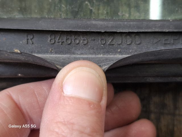 bontott SUZUKI SWIFT III Jobb C Oszlop Oldalablak Üveg