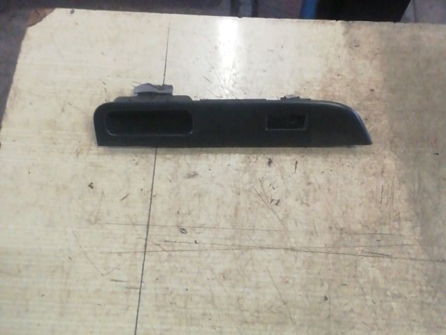 bontott SUZUKI SWIFT III Jobb első Ablakemelő Kapcsoló