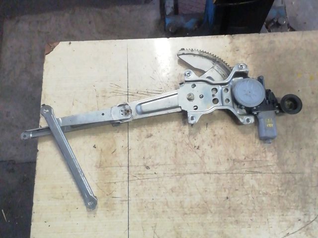 bontott SUZUKI SWIFT III Jobb első Ablakemelő Szerkezet (Elektromos)