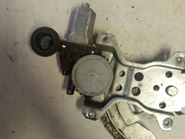 bontott SUZUKI SWIFT III Jobb első Ablakemelő Szerkezet (Elektromos)