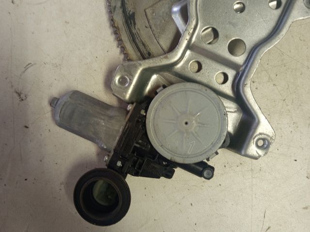 bontott SUZUKI SWIFT III Jobb első Ablakemelő Szerkezet (Elektromos)