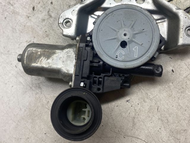 bontott SUZUKI SWIFT III Jobb első Ablakemelő Szerkezet (Elektromos)