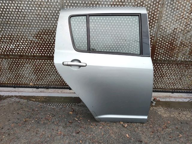 bontott SUZUKI SWIFT III Jobb első Ajtó (Részeivel)
