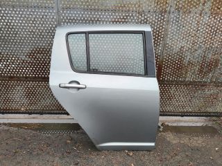 bontott SUZUKI SWIFT III Jobb első Ajtó (Részeivel)