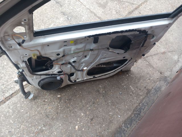 bontott SUZUKI SWIFT III Jobb első Ajtó (Üres lemez)