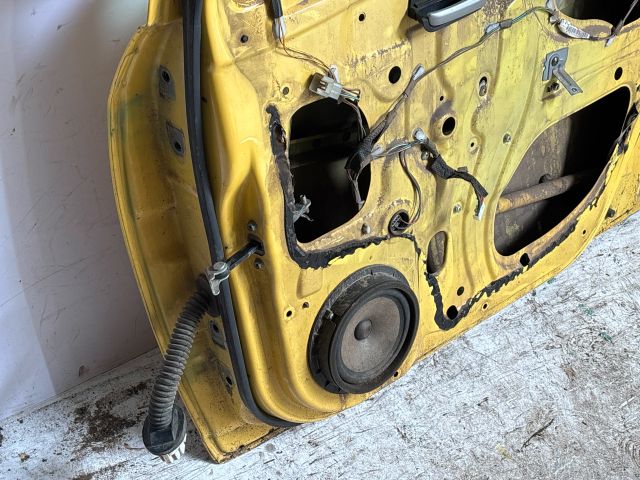 bontott SUZUKI SWIFT III Jobb első Ajtó (Üres lemez)