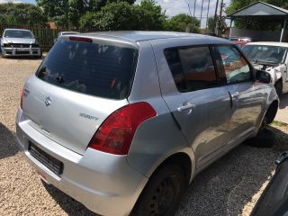 bontott SUZUKI SWIFT III Jobb első Ajtózár