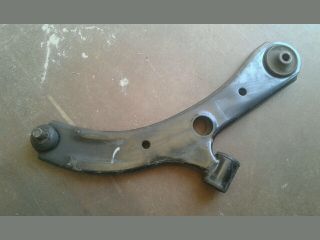 bontott SUZUKI SWIFT III Jobb első Alsó Első Lengőkar