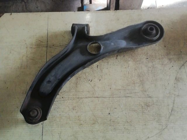 bontott SUZUKI SWIFT III Jobb első Alsó Első Lengőkar