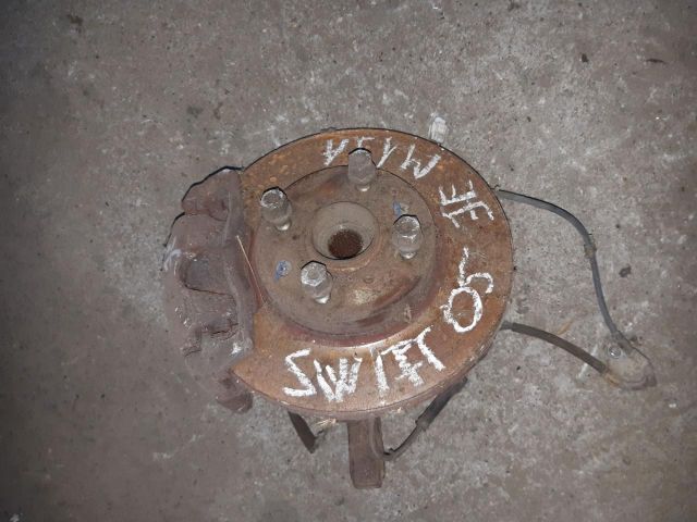 bontott SUZUKI SWIFT III Jobb első Csonkállvány Kerékaggyal