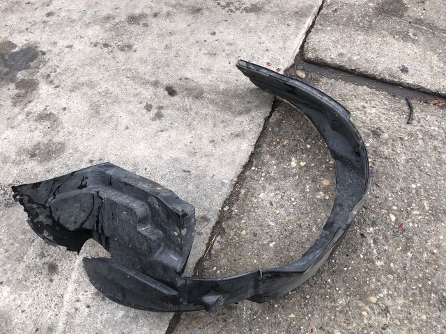 bontott SUZUKI SWIFT III Jobb első Dobbetét (Kerékjárati, Műanyag)