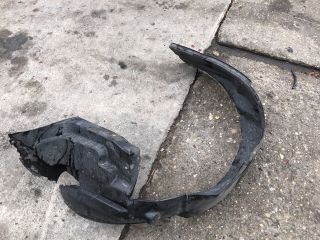 bontott SUZUKI SWIFT III Jobb első Dobbetét (Kerékjárati, Műanyag)