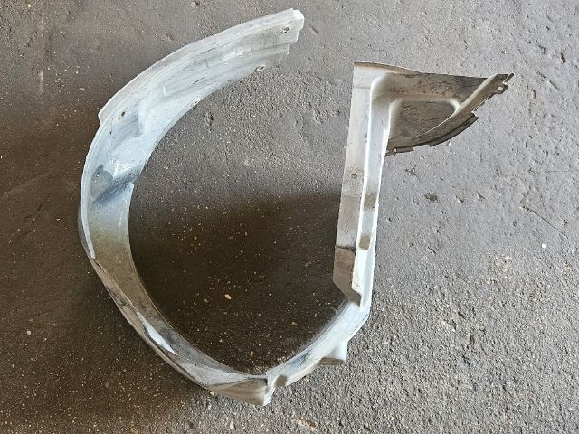 bontott SUZUKI SWIFT III Jobb első Dobbetét (Kerékjárati, Műanyag)