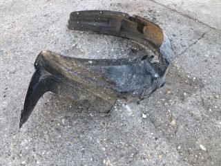 bontott SUZUKI SWIFT III Jobb első Dobbetét (Kerékjárati, Műanyag)