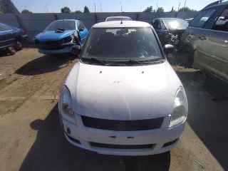 bontott SUZUKI SWIFT III Jobb első Gumikéder