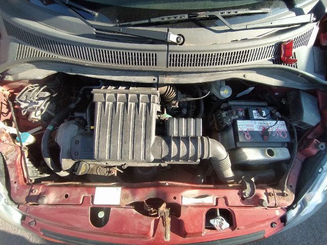 bontott SUZUKI SWIFT III Jobb első Gumikéder