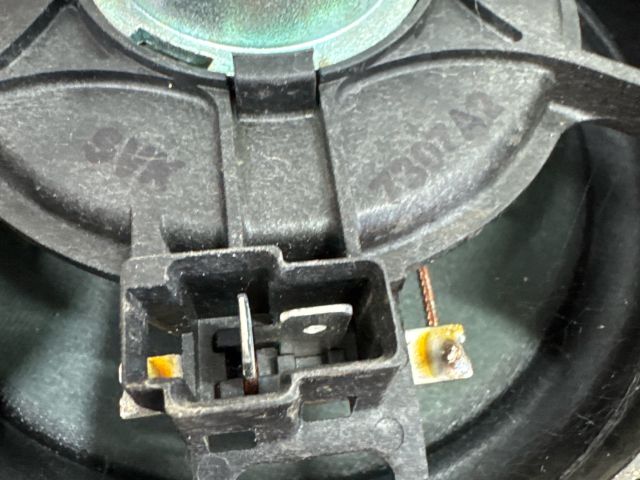 bontott SUZUKI SWIFT III Jobb első Hangszóró