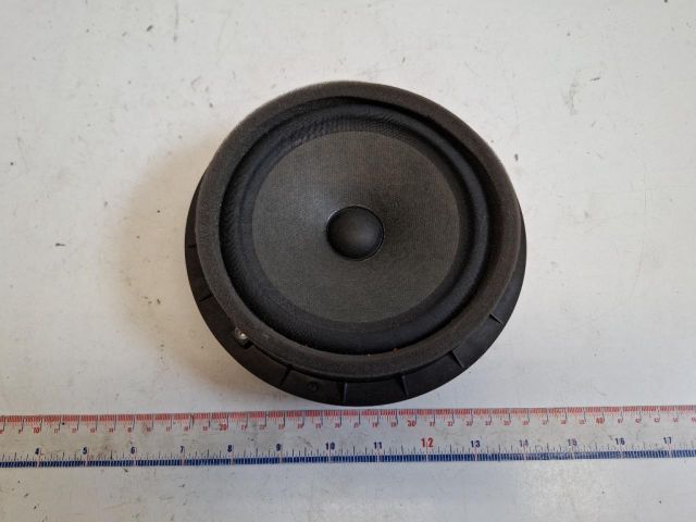 bontott SUZUKI SWIFT III Jobb első Hangszóró