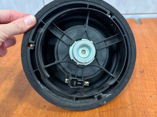 bontott SUZUKI SWIFT III Jobb első Hangszóró