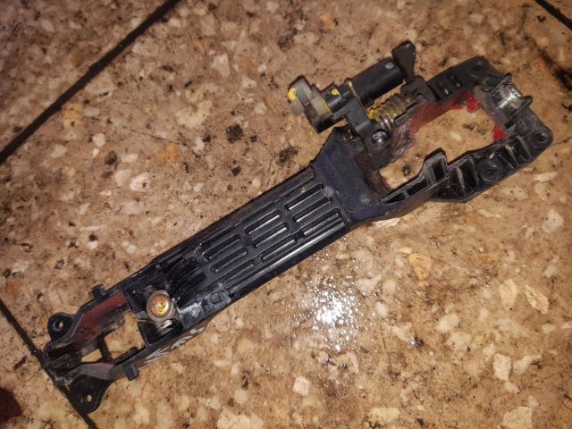 bontott SUZUKI SWIFT III Jobb első Kilincs Burkolat