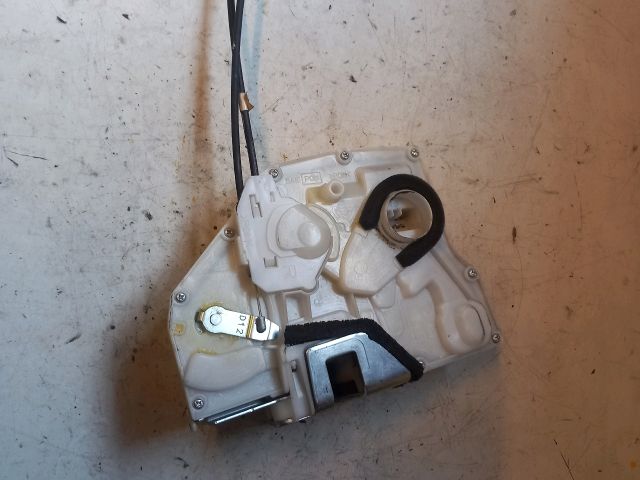 bontott SUZUKI SWIFT III Jobb első Központizár Motor