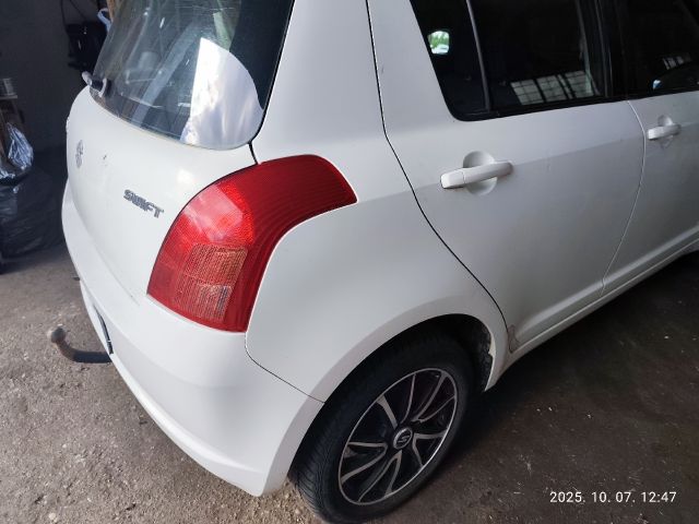 bontott SUZUKI SWIFT III Jobb első Központizár Motor