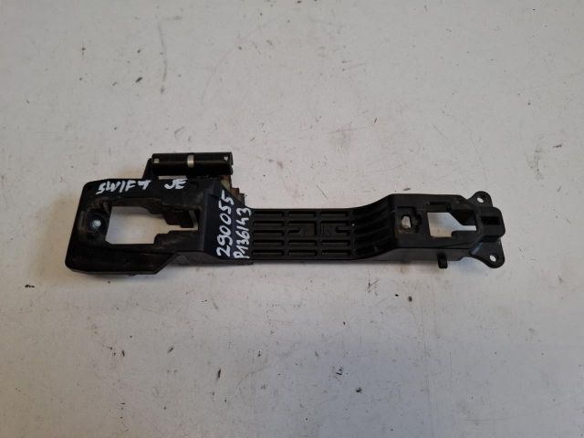 bontott SUZUKI SWIFT III Jobb első Külső Kilincsfészek