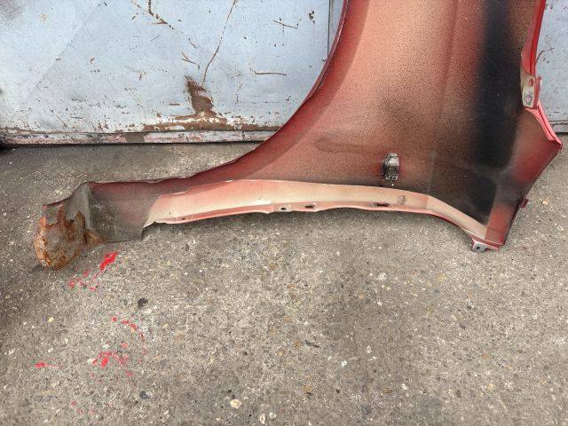 bontott SUZUKI SWIFT III Jobb első Sárvédő