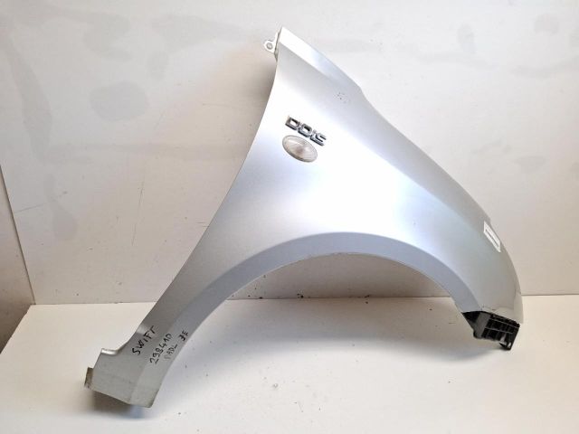 bontott SUZUKI SWIFT III Jobb első Sárvédő