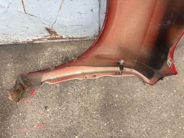 bontott SUZUKI SWIFT III Jobb első Sárvédő