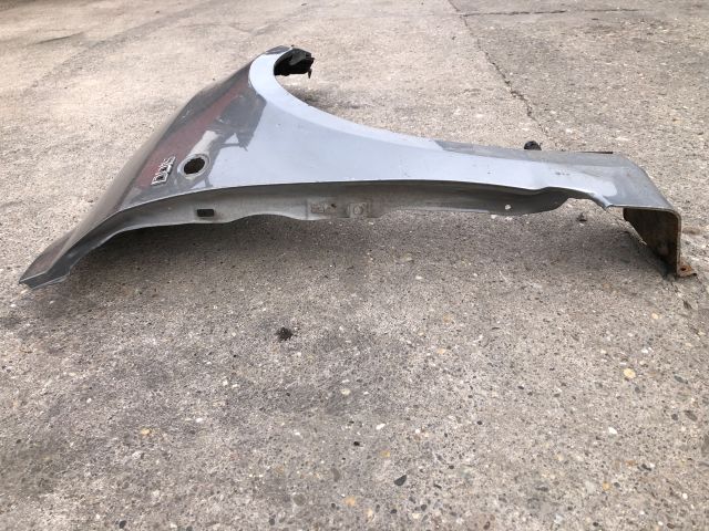 bontott SUZUKI SWIFT III Jobb első Sárvédő