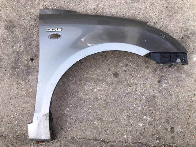 bontott SUZUKI SWIFT III Jobb első Sárvédő