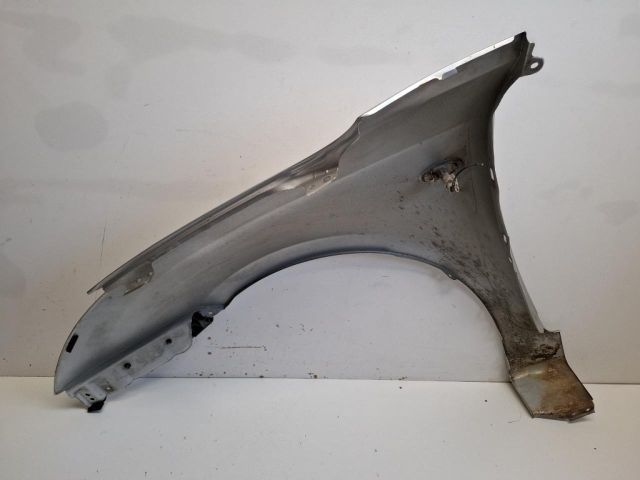 bontott SUZUKI SWIFT III Jobb első Sárvédő