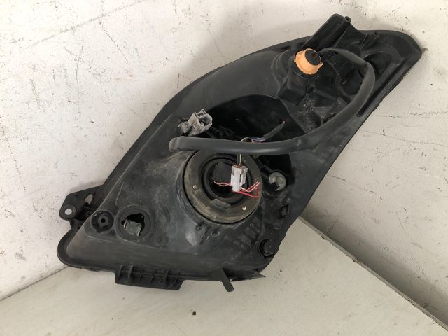 bontott SUZUKI SWIFT III Jobb Fényszóró
