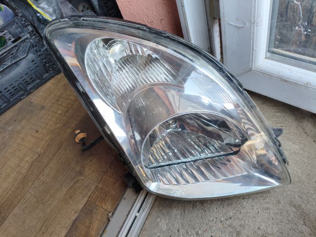 bontott SUZUKI SWIFT III Jobb Fényszóró