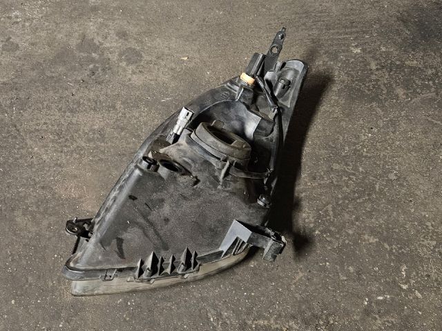 bontott SUZUKI SWIFT III Jobb Fényszóró