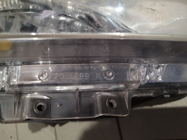 bontott SUZUKI SWIFT III Jobb Fényszóró