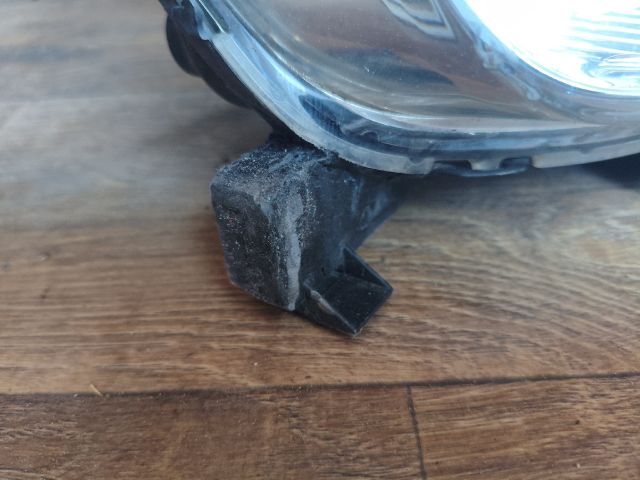 bontott SUZUKI SWIFT III Jobb Fényszóró