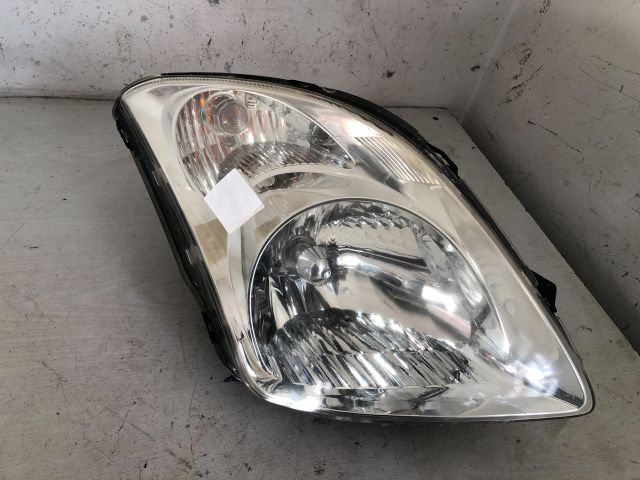 bontott SUZUKI SWIFT III Jobb Fényszóró