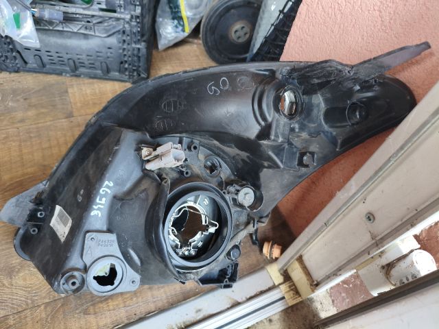 bontott SUZUKI SWIFT III Jobb Fényszóró