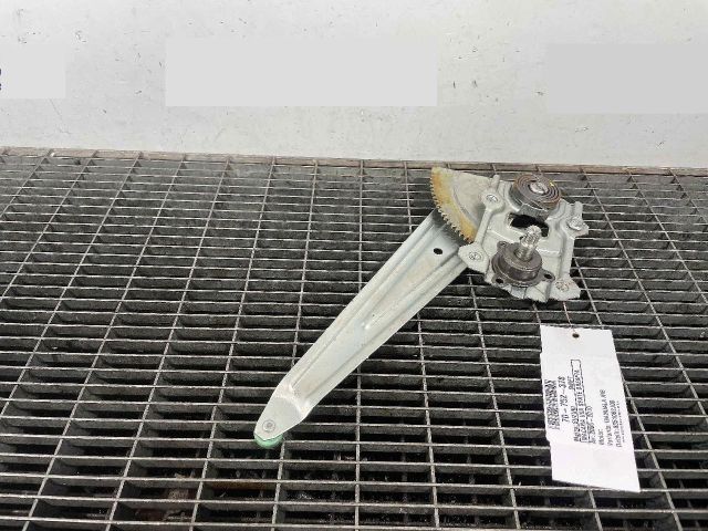 bontott SUZUKI SWIFT III Jobb hátsó Ablakemelő Szerkezet (Elektromos)