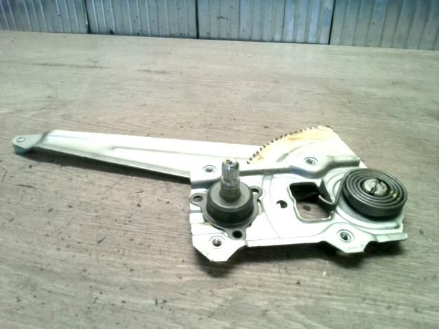 bontott SUZUKI SWIFT III Jobb hátsó Ablakemelő Szerkezet (Mechanikus)